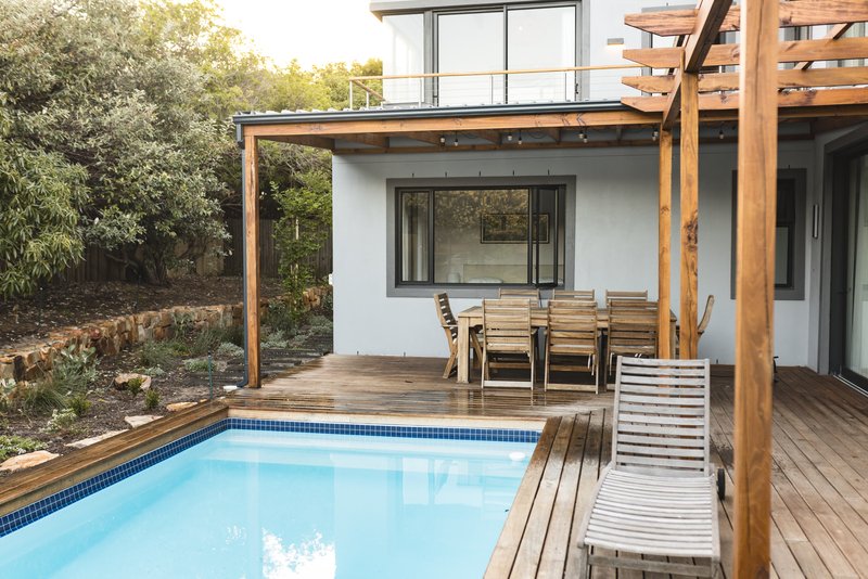 area de la piscina de una casa en puebla